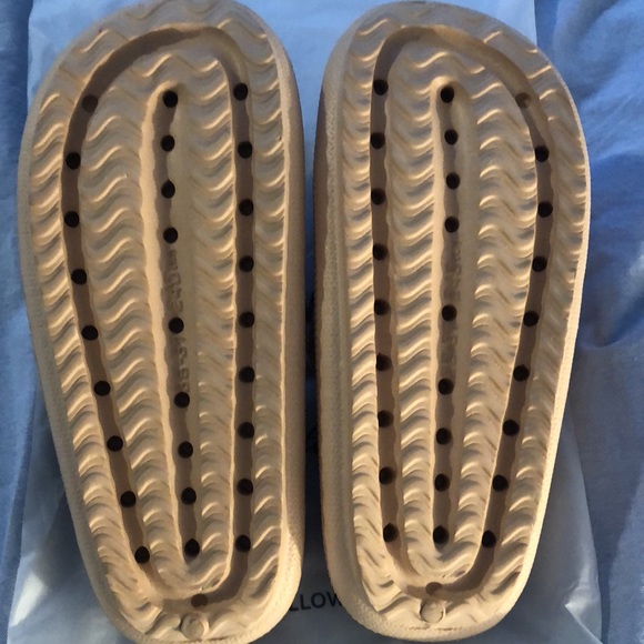 PILLOW SLIDES slippers - Picture 2 of 2